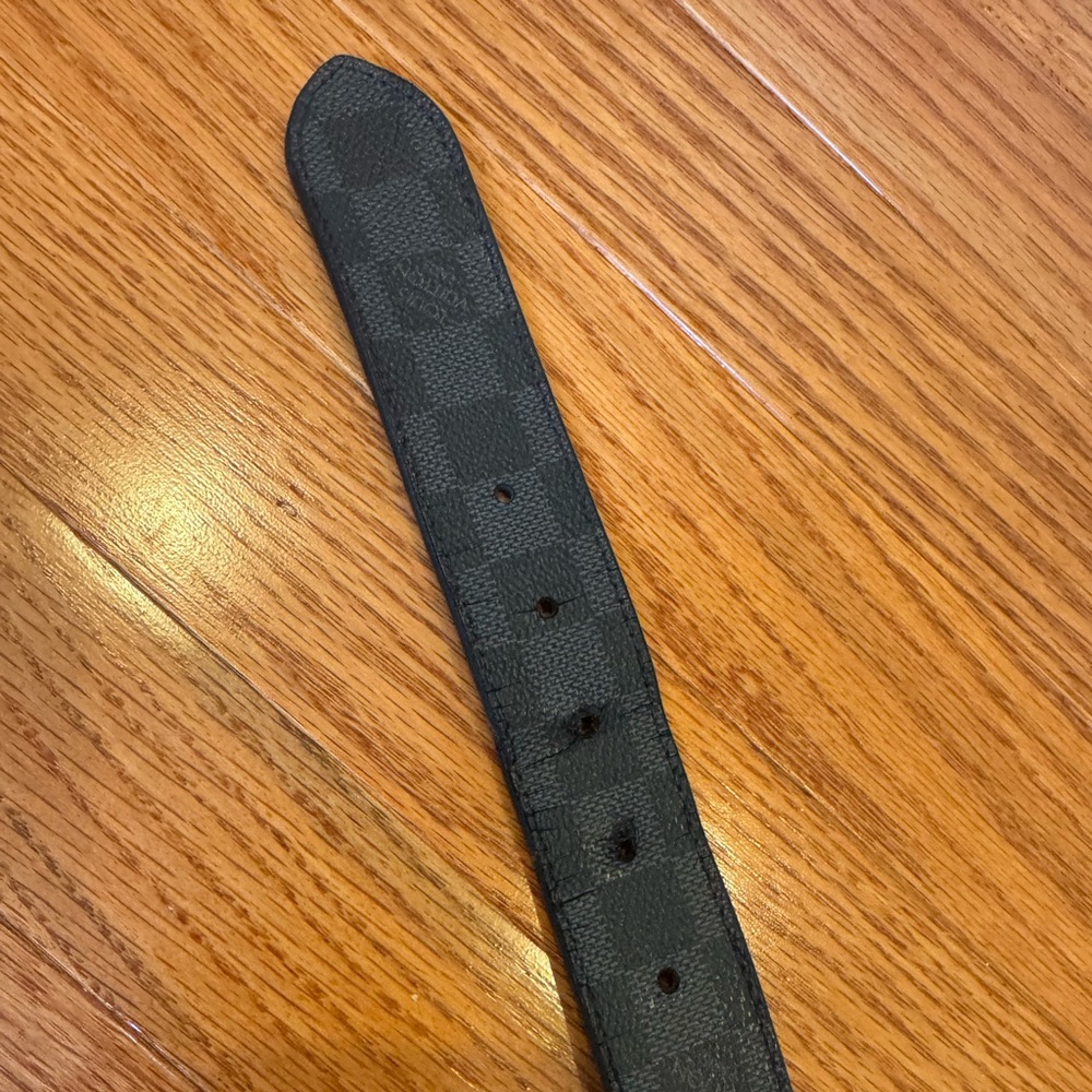 Men’s Louis Vuitton belt